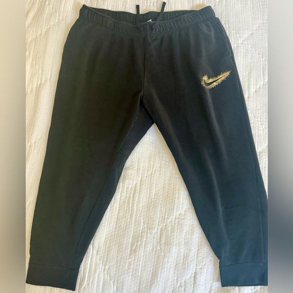 ✨ Nike Gold Swoosh Joggers DX6447-010 | Black 1X | Streetwear 🔥 - Picture 8 of 11